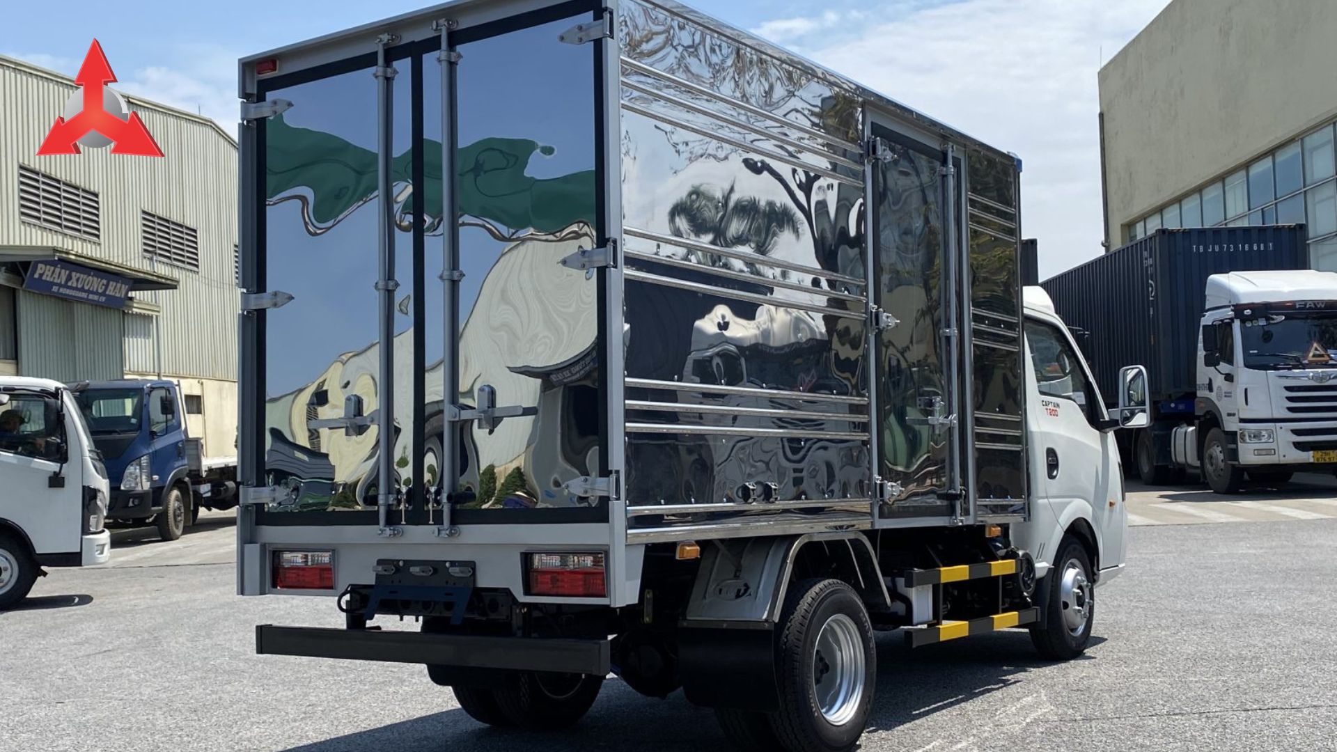 xe-tai-TMT-CAPTAIN-T200-thung-kin