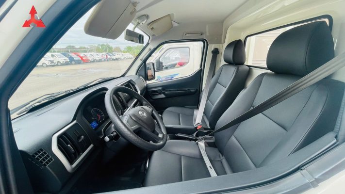 Nội thất chuẩn xe du lịch – Tiện nghi vượt tầm giá