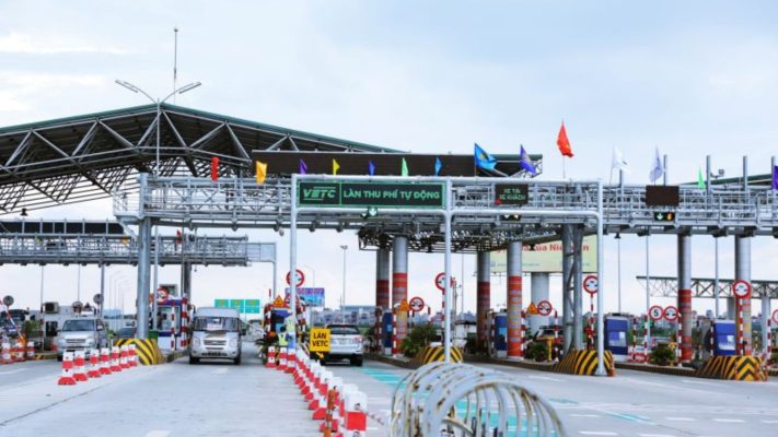 Hỗ trợ dán thẻ thu phí không dừng tại Thanh Hóa