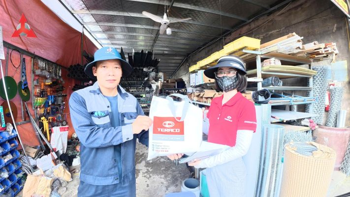 Trao Quà Cho Khách Hàng Trong Sự Kiện Teraco
