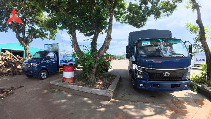 Xe Đang Tại Điểm Nghỉ Dành Cho Khách Tham Quan,Lái Thử