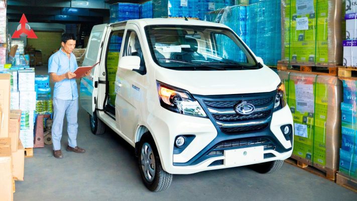 Với tải trọng 780kg, Xe tải van Tera V3S đáp ứng hoàn hảo trong ngõ phố.