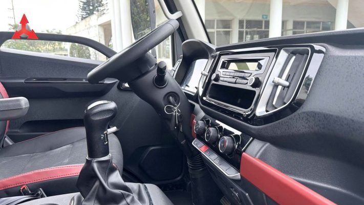 Cabin Nội Thất Gọn Gàng Đầy Đủ Trên TMT 6 Tấn