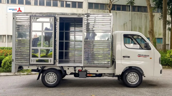 Chi tiết thiết kế cửa hông tiện lợi trên Veam Foton T25NS Thùng Kín