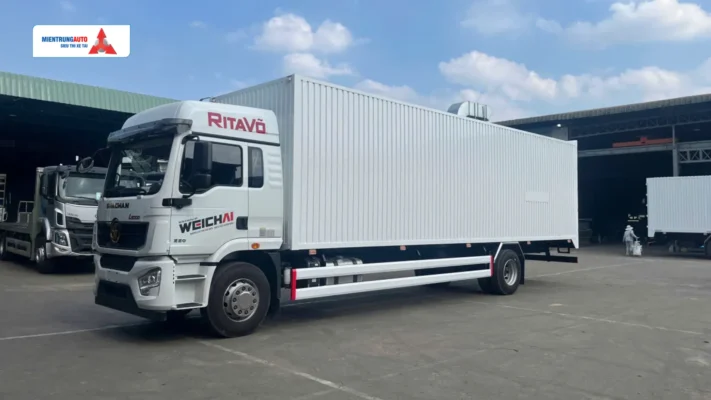 Shacman L5000 gây ấn tượng mạnh nhờ kích thước lòng thùng dài tới 9.9 mét
