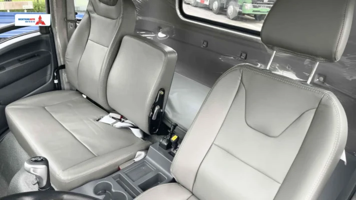 Cabin Xe ben TMT HOWO ST - Ghế và giường nằm